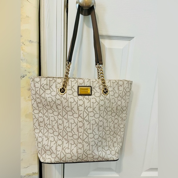 Calvin Klein Ivory and Taupe Initial handbag - Picture 3 of 8
